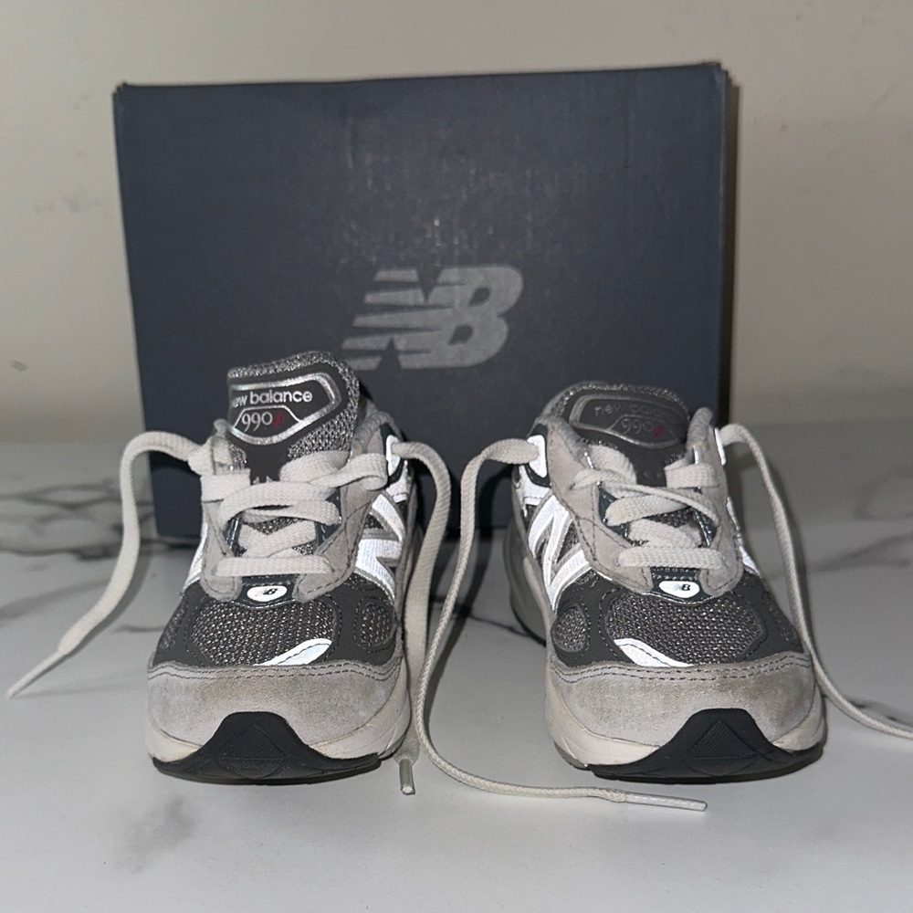 Pre-owned-New Balance Kids 900v6' Gray and White Sneakers